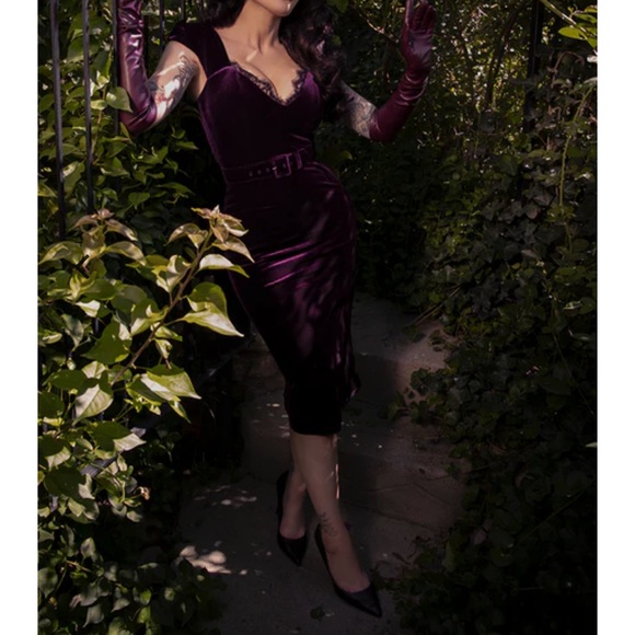 Velvet Midi Dress with Lace Trim - Picture 3 of 4